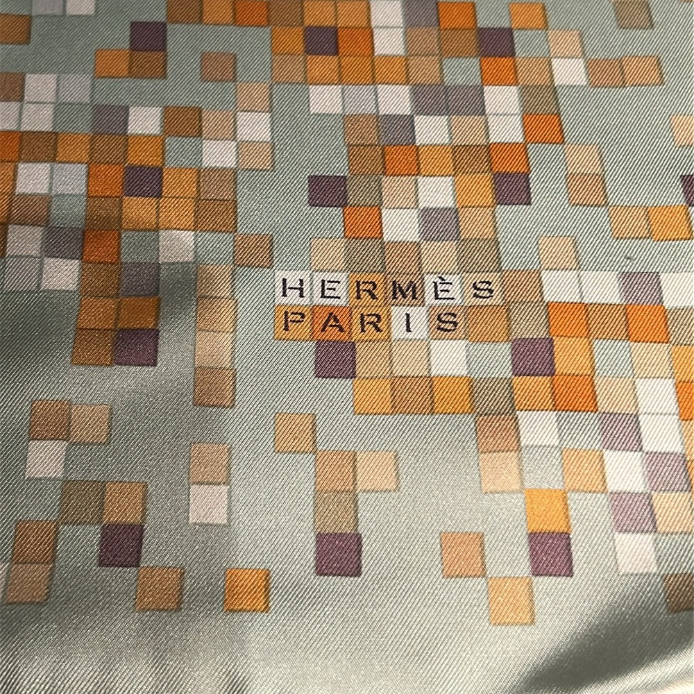 Hermes “H” silk scarf. Authentic. Never worn. - Picture 6 of 6